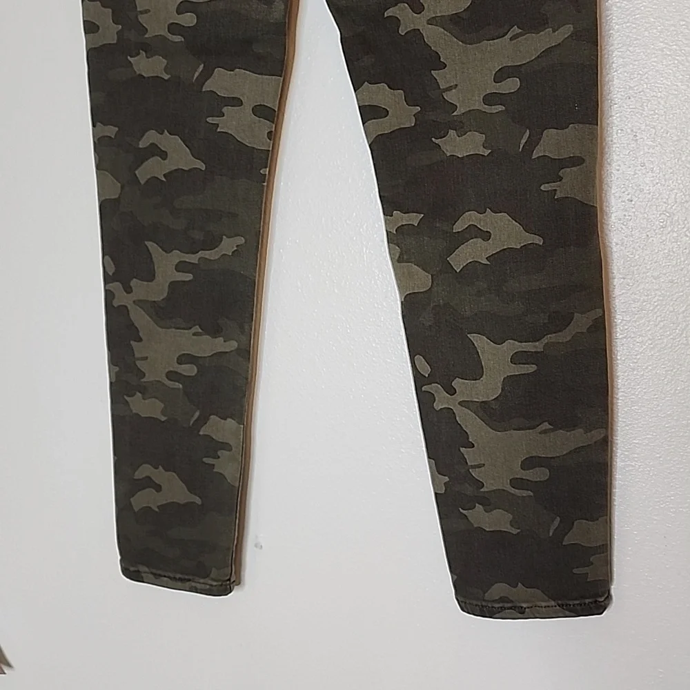 American Eagle Outfitters High Rise Camo Jeans Skinny Stretch Deep Pockets